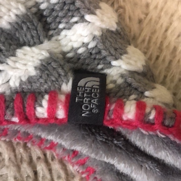 Like New* North Face Fleece Lined Warm Winter Hat - Picture 4 of 10